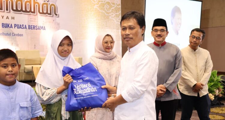 Wali Kota Cirebon Effendi Edo bersama Ketua TP PKK Kota Cirebon Noviyanti Edo menghadiri kegiatan “Lentera Ramadan: Berbagi Bahagia Bersama 200 Anak Yatim dan Dhuafa” yang digelar di Swiss-Belhotel Cirebon, Sabtu (28/2/2026).