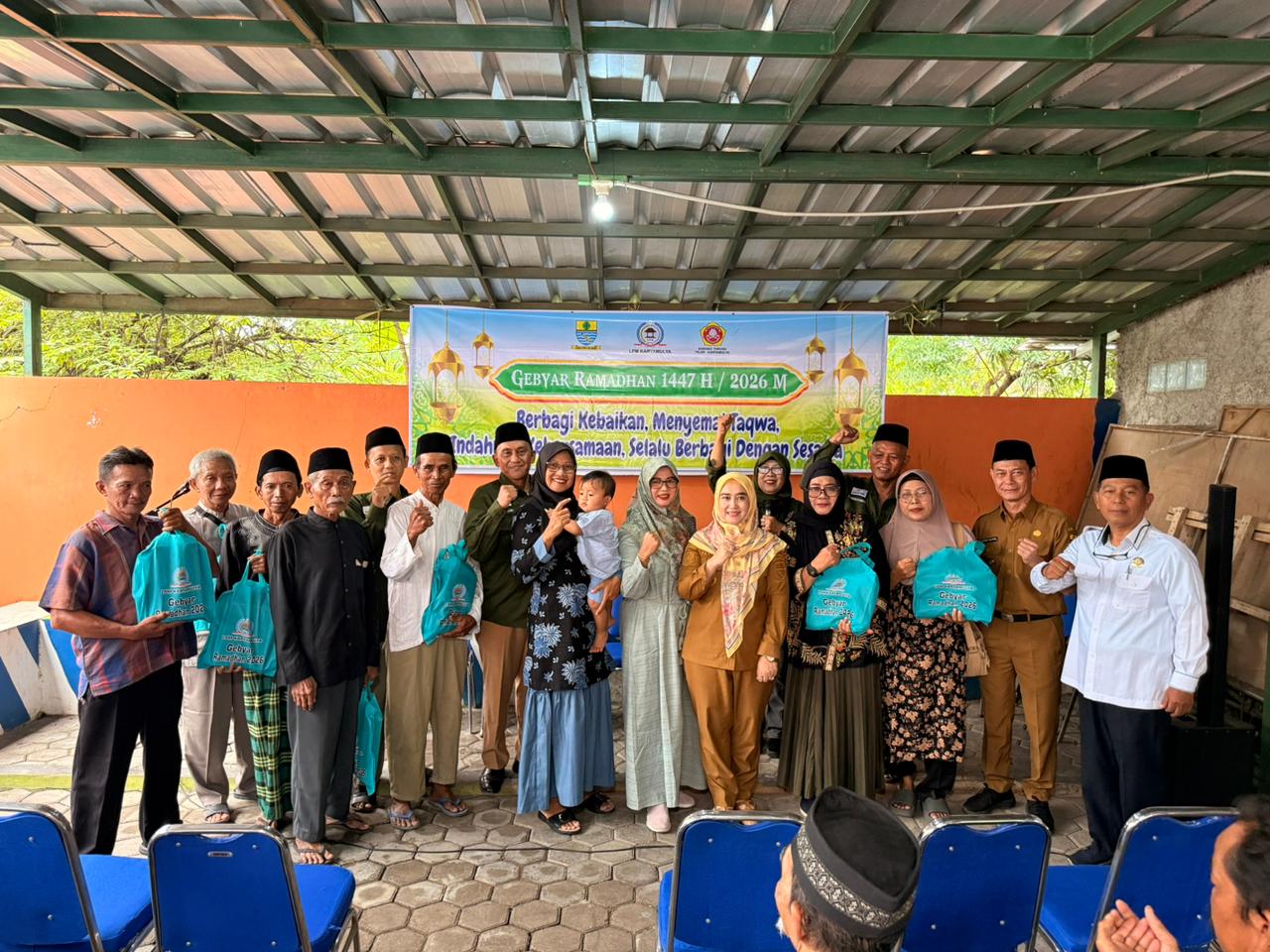 Wakil Wali Kota Cirebon Siti Farida Rosmawati menghadiri kegiatan “Gebyar Ramadan Berbagi Kasih” yang diselenggarakan oleh Lembaga Pemberdayaan Masyarakat (LPM) Kelurahan Karyamulya, Kecamatan Kesambi, Senin (2/3/2026) sore.