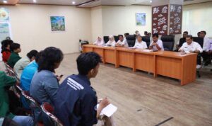 Wali Kota Cirebon Effendi Edo menerima audiensi dan dialog terbuka dengan Aliansi BEM Cirebon Raya di Balai Kota Cirebon, Rabu (4/3/2026). Pertemuan tersebut menjadi forum diskusi sekaligus evaluasi satu tahun masa kepemimpinan Wali Kota Effendi Edo dan Wakil Wali Kota Siti Farida Rosmawati.