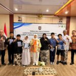 Wakil Wali Kota Cirebon Siti Farida Rosmawati foto bersama dengan peserta Pembinaan Karakter dan Jati Diri Bangsa melalui program Ngobrol Inspirasi (Ngopi) yang digelar Direktorat Jenderal Politik dan Pemerintahan Umum Kementerian Dalam Negeri (Kemendagri) di Balai Kota Cirebon, Kamis (5/3/2026).*