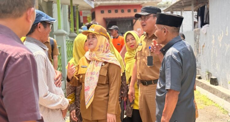 Wakil Wali Kota Cirebon, Siti Farida Rosmawati, melakukan kunjungan silaturahmi sekaligus berdialog dengan warga RW 12 Kelurahan Kalijaga, Selasa (10/3/2026).