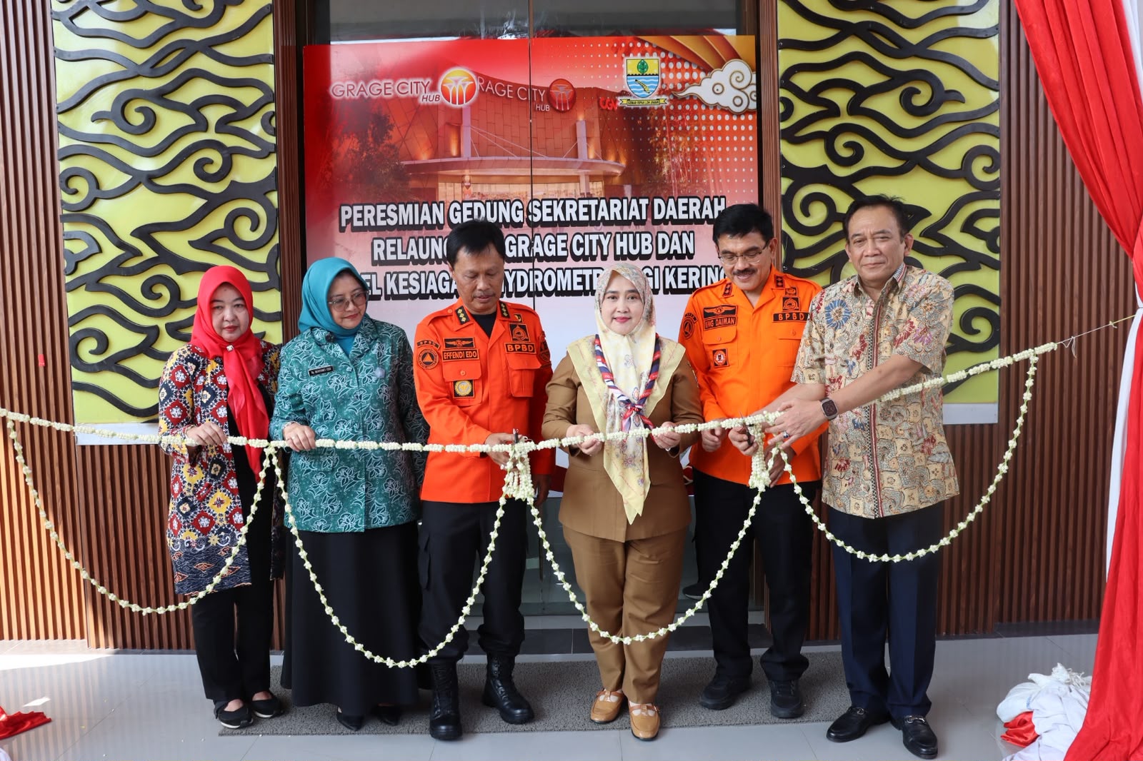 Wali Kota Cirebon Effendi Edo meresmikan kantor baru Sekretariat Daerah (Setda) Kota Cirebon di kawasan Grage City Hub, Selasa (11/8/2026).*