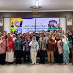 Wakil Wali Kota Cirebon Siti Farida foto bersama usai Rapat Koordinasi Tim Percepatan Penurunan Stunting (TPPS) Kota Cirebon Semester I Tahun 2026 di Bapperida Kota Cirebon, Kamis (13/8/2026).
