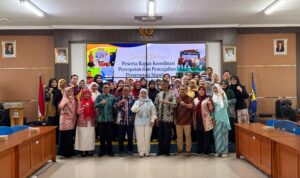 WhatsApp Image 2026-08-13 at 17.17.07 Wakil Wali Kota Cirebon Siti Farida foto bersama usai Rapat Koordinasi Tim Percepatan Penurunan Stunting (TPPS) Kota Cirebon Semester I Tahun 2026 di Bapperida Kota Cirebon, Kamis (13/8/2026).