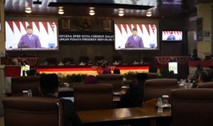 WhatsApp Image 2026-08-14 at 15.05.50 Pemerintah Kota bersama DPRD mengikuti Sidang Tahunan MPR RI serta Sidang Bersama DPR RI dan DPD RI Tahun 2026 dalam rangka memperingati Hari Ulang Tahun (HUT) ke-81 Kemerdekaan Republik Indonesia. Pidato Kenegaraan Presiden RI Prabowo Subianto disaksikan bersama dalam Rapat Paripurna DPRD Kota Cirebon, Jumat (14/8/2026).