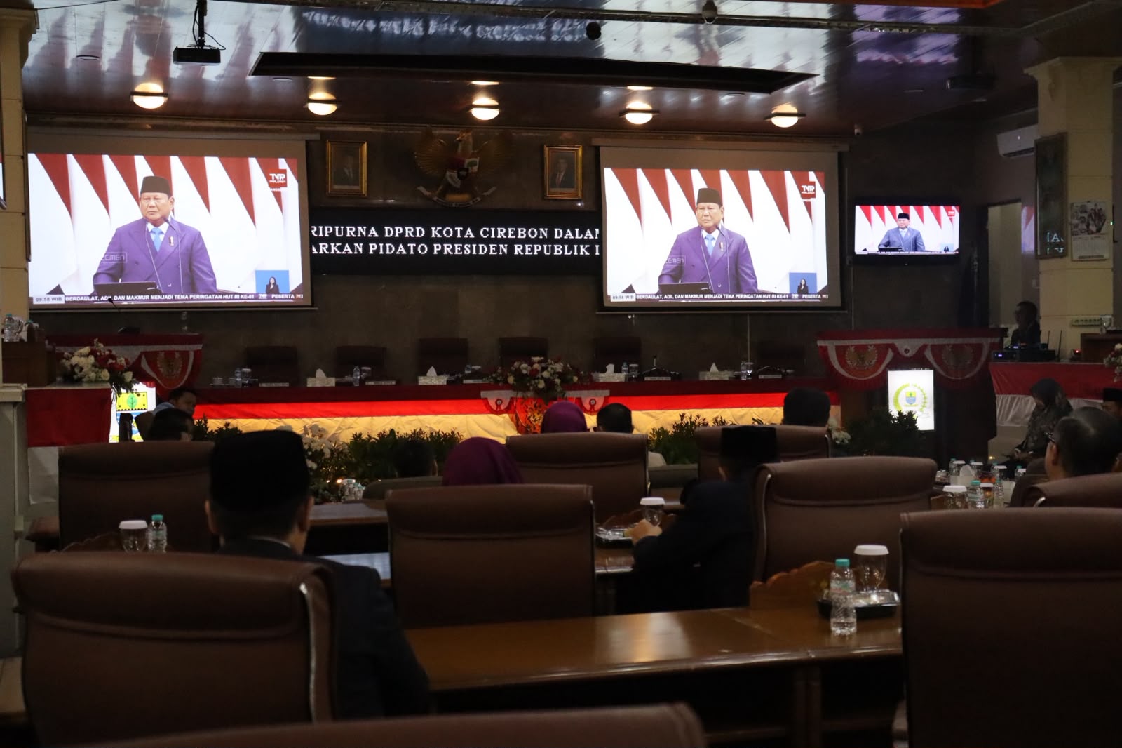 Pemerintah Kota bersama DPRD mengikuti Sidang Tahunan MPR RI serta Sidang Bersama DPR RI dan DPD RI Tahun 2026 dalam rangka memperingati Hari Ulang Tahun (HUT) ke-81 Kemerdekaan Republik Indonesia. Pidato Kenegaraan Presiden RI Prabowo Subianto disaksikan bersama dalam Rapat Paripurna DPRD Kota Cirebon, Jumat (14/8/2026).