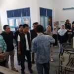 Wali Kota Cirebon, Effendi Edo didampingi Sekretaris Daerah Kota Cirebon, Iing Daiman meninjau langsung kegiatan pelatihan di UPT Latihan Tenaga Kerja Kota Cirebon, Jumat (7/8/2026).