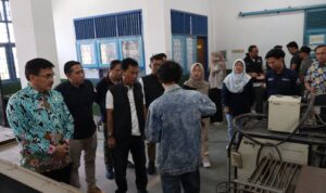 Wali Kota Cirebon, Effendi Edo didampingi Sekretaris Daerah Kota Cirebon, Iing Daiman meninjau langsung kegiatan pelatihan di UPT Latihan Tenaga Kerja Kota Cirebon, Jumat (7/8/2026).